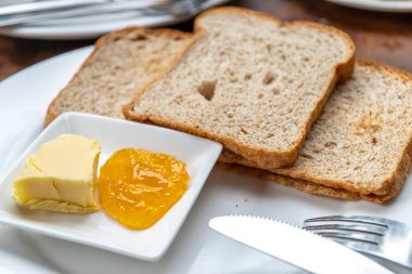 Tost tereyağı ve elma reçeli, Filipinler