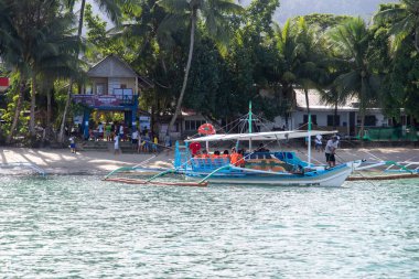 Aralık Tur atlamalı gitmek için bekleyen 23,2018 kişi bağlantı noktası Barton, Palawan, Filipinler