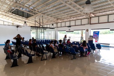 San Vincente Havaalanı Terminal, Palawan, Filipinler, yatılı bekleyen 25 Aralık 2018 yolcu