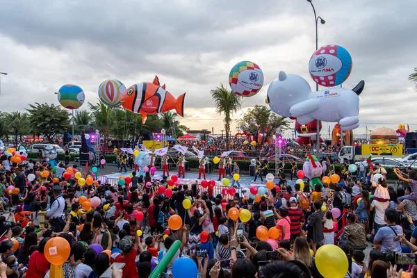 Jan 2019 Oamenii Care Urmăresc Parada Anul Nou Mall Din — Fotografie, imagine de stoc