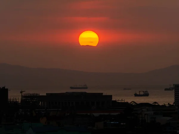 Colorful sunset at Manila Bay — Stock Photo, Image