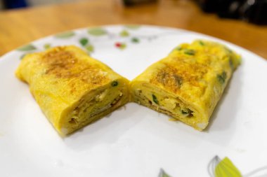 Kore tarzı garnitür yumurta omlet, yumurta rulo