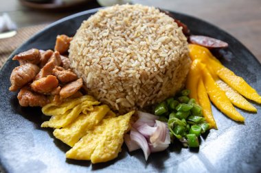 Tay tarzında kızarmış pilav