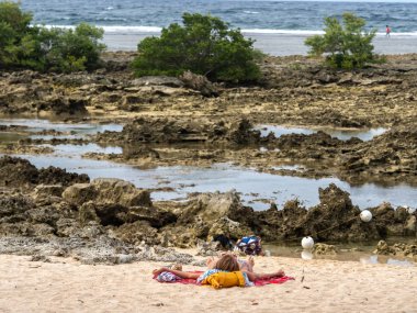 Cloud 9 plajında dinlenen gezginler, Siargao, Filipinler, 27 Nisan 2019