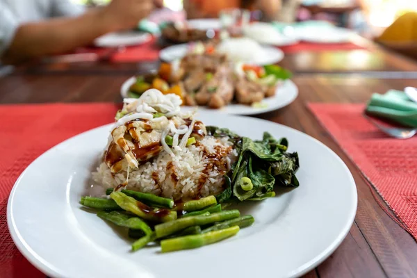 ızgara tavuk pilav ile