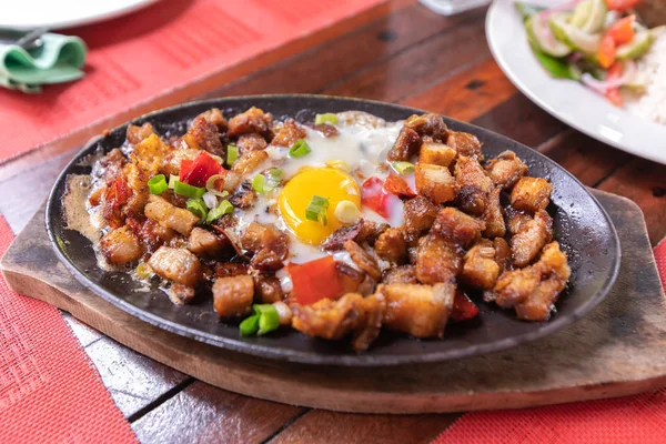 Popüler Filipi yemeği - domuz sisig
