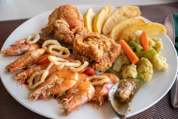 Seafood, Fried chicken with french fries