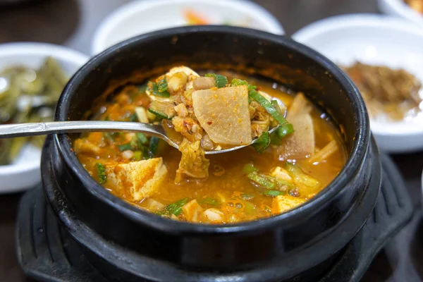 Cheonggukjang Kore mutfağında kullanılan fermente soya ezmesi.