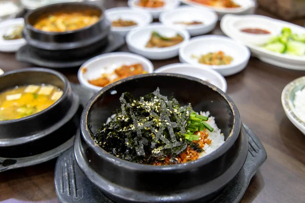 Popular comida coreana dolsot bibimbab — Foto de Stock