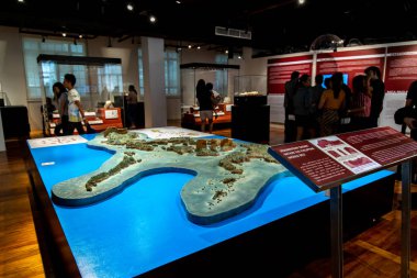 İnsanlar görüntüleme Ulusal Doğa Tarihi Müzesi sergiler, Manila, Filipinler, 8 Haz, 2019