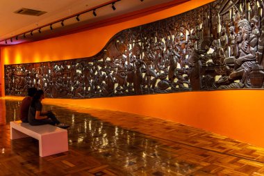 Güzel Sanatlar Ulusal Müzesi'nde sergiler izleyen ler, Manila, Filipinler, Haziran 8,2019