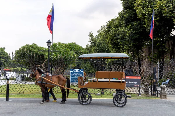 2019年6月9日，菲律宾马尼拉，在Intramuros等待客人的卡莱萨 — 图库照片