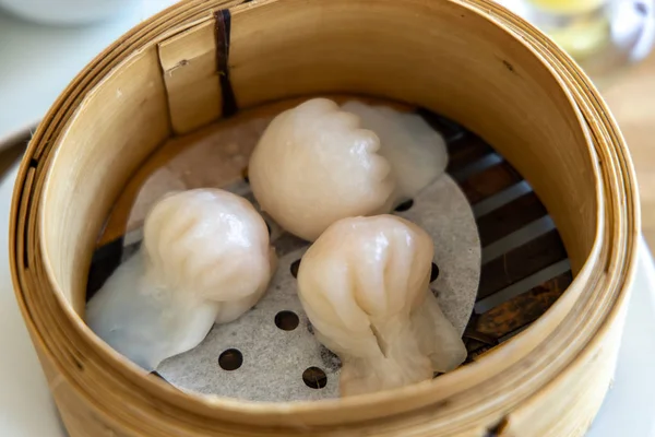 Chinese style shrimp dumpling on the basket — Stock Photo, Image