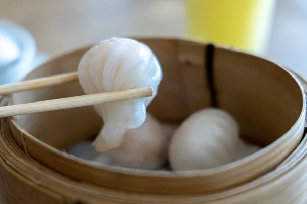 Chinese style shrimp dumpling on the basket — Stock Photo, Image