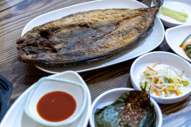 Kore yemekleri - Garmalı uskumru yan yemekler