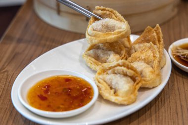soslu kızarmış dimsum