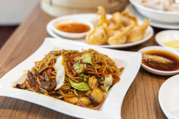 Chinese style fried noodle — Stock Photo, Image