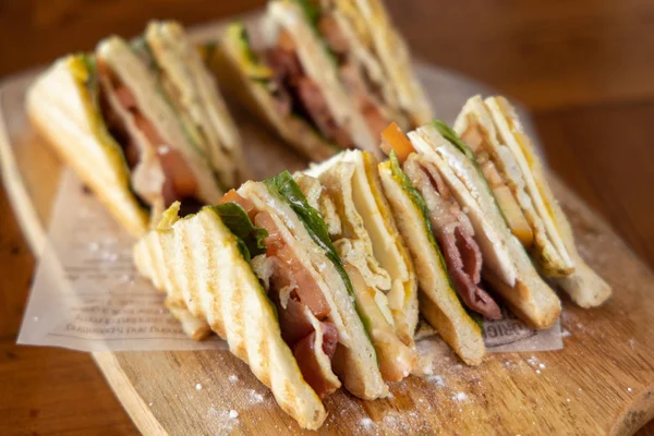 Club sandwich på bordet — Stockfoto