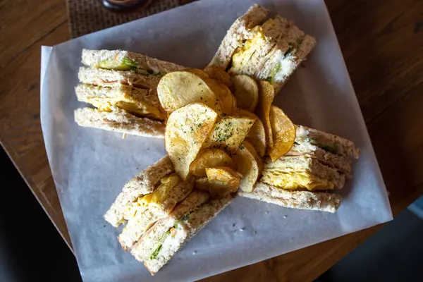 Sandwich con patate fritte — Foto Stock