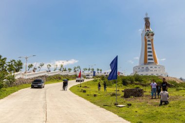 Tüm Asya Barış Kulesi'nin Annesini ziyaret eden insanlar, Batangas, Filipinler, Ağu 10,2019