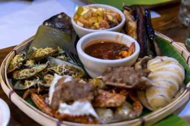 Filipinler tarzı ızgara deniz ürünleri