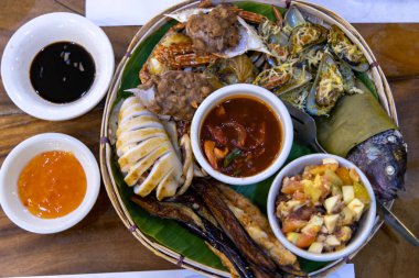 Filipinler tarzı ızgara deniz ürünleri