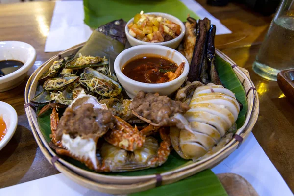 Филиппинский стиль жареные морепродукты — стоковое фото