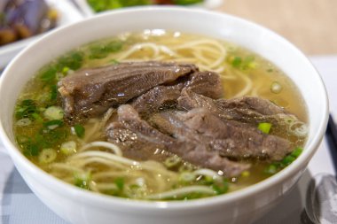 Ünlü Çin yemekleri - Sığır şehriye çorbası