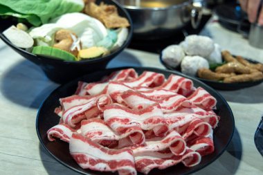 Çin hotpot için sığır eti ile çeşitli sebzeler