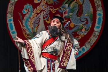 Taipeieye Aktör Li-Yuan Pekin Opera Tiyatrosu'nda Deniz Crossing Sekiz Ölümsüzler Efsanesi gerçekleştirmek, Taipei, Tayvan, Ağustos 23,2019