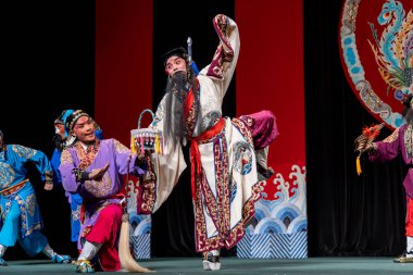 Taipeieye Aktör Li-Yuan Pekin Opera Tiyatrosu'nda Deniz Crossing Sekiz Ölümsüzler Efsanesi gerçekleştirmek, Taipei, Tayvan, Ağustos 23,2019