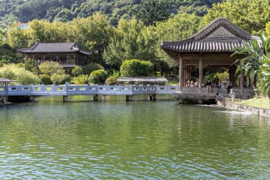 Zhishan Garden parkında mola verenler, Taipei şehri, Tayvan, 23 Ağustos 2019