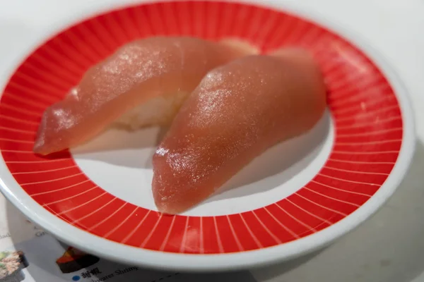 อาหารญี่ปุ่นยอดนิยม ซูชิ — ภาพถ่ายสต็อก