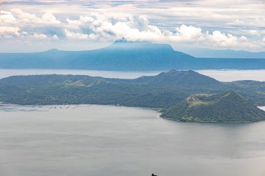 Tagaytay'dan güzel Taal gölü manzarası