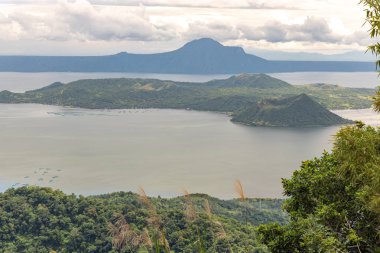 Tagaytay'dan güzel Taal gölü manzarası