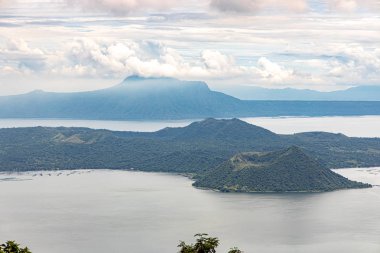 Tagaytay'dan güzel Taal gölü manzarası