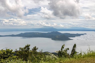 Tagaytay'dan güzel Taal gölü manzarası