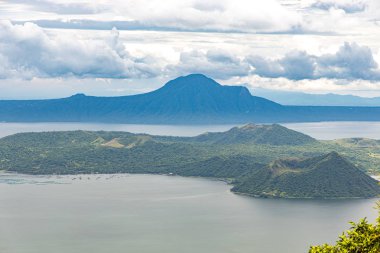 Tagaytay'dan güzel Taal gölü manzarası