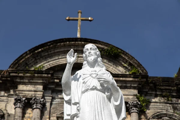 Taal Basilica - крупнейшая церковь на Филиппинах и в Азии — стоковое фото