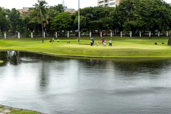 Intramuros golf kulübünde golf oynayanlar, Manila, Filipinler, 15 Eylül 2019 — Stok fotoğraf