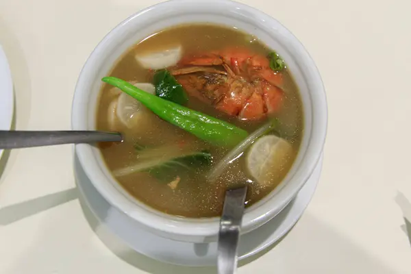 Comida filipina popular sinigang na hipon — Foto de Stock