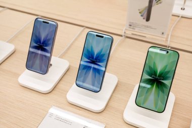 a new iPhone 17 series on a Stand in a Store.