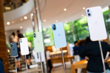 Presentation of the new Apple iPhone 17 inside an Apple store Central World. Show many color of iPhone 17 series.