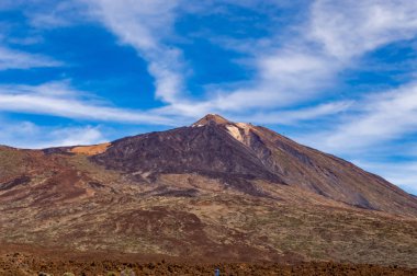 Teide Yanardağı ve ada Tenerife İspanya mavi bir gökyüzü görünümü