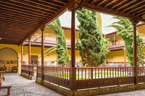 西班牙特内里费岛 Garachico 的方济会修道院外和阳台 — 图库照片