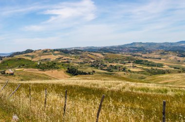 Kırsal, alanları ve tepeler Mistretta Kuzey Sicilya bölgesinin görünümünü