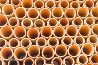 Arka plan bir Sicilya kuzeyinde birbirlerine seramik su downpipes yer