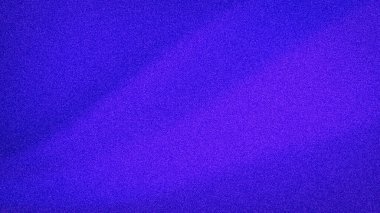 Derin ve büyüleyici bir soyut 4K gradyan, hafif bulanık ve kumlu bir dokuya sahip, canlı mavi, asil mavi ve mor tonlara sahip.