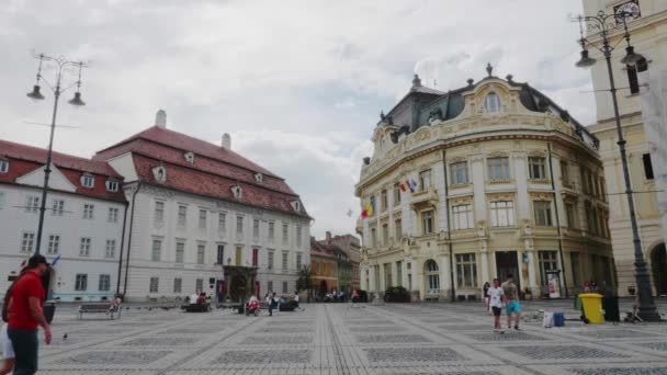 Sibiu Rumania Tiro Plaza Grande Ciudad Vieja Con Palacio Brukenthal — Vídeo de stock