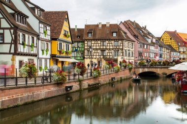Colmar, Fransa 'nın kuzeydoğusunda, Haut-Rhin iline bağlı bir şehirdir.